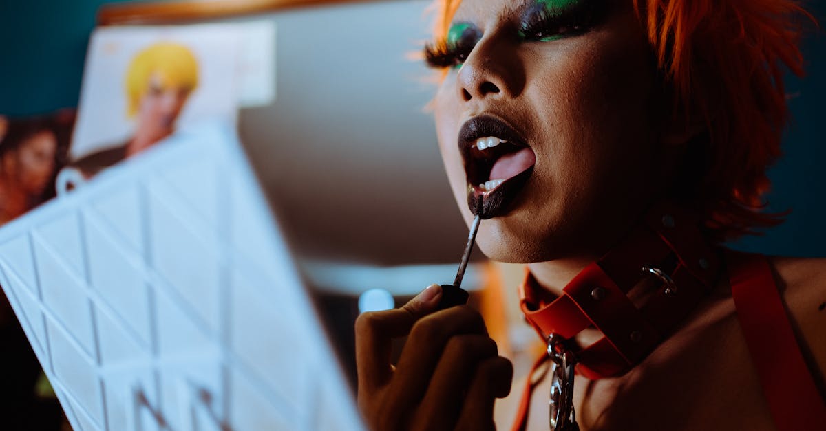 découvrez l'univers fascinant des fétiches, où désirs et passions prennent vie. explorez les différentes facettes du fétichisme, ses caractéristiques et son impact sur la sexualité. plongez dans un voyage à travers les tabous, les limites et les expériences uniques qu'il peut offrir.