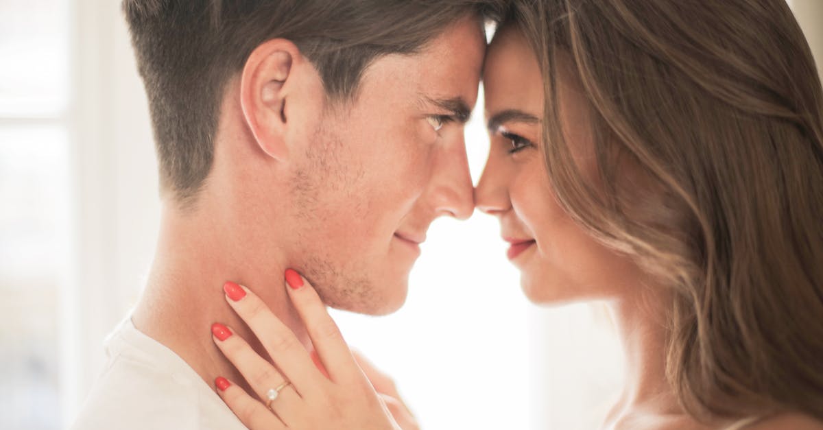 découvrez l'art de l'intimité : un voyage au cœur des relations humaines, où la connexion émotionnelle et la proximité physique se mêlent pour créer des liens profonds et authentiques. apprenez à cultiver l'intimité dans vos relations amoureuses et amicales, et explorez des conseils pratiques pour renforcer vos liens affectifs.
