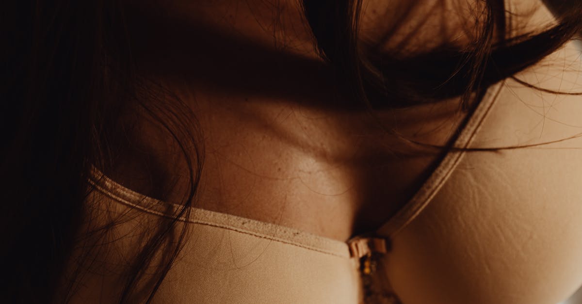 découvrez les dernières tendances en lingerie pour sublimer votre silhouette et mettre en avant votre féminité. des styles variés aux matériaux innovants, trouvez la lingerie parfaite qui allie confort et élégance pour chaque occasion.